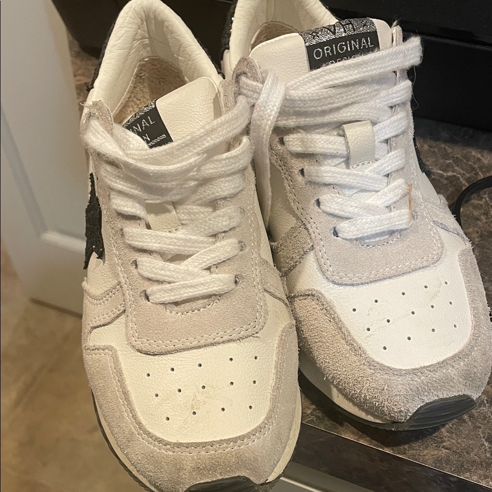 Vintage Havana White and Gray Athletic Shoes